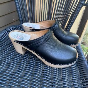 Maguba Clogs - Fits like Size 7